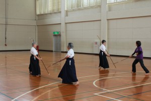 稽古着を着て練習