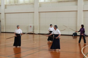 稽古着を着て練習