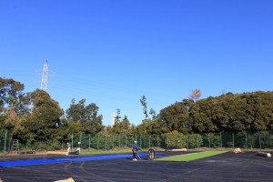 Aコート 人工芝敷き作業